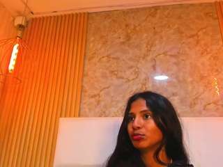 junahyl, female webcam model,  years old, on live webcam