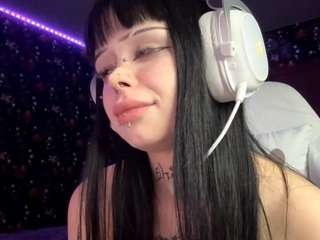 mistiminissale's CamSoda show and profile