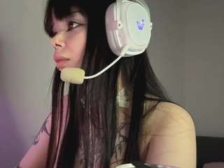 mistiminissale's CamSoda show and profile