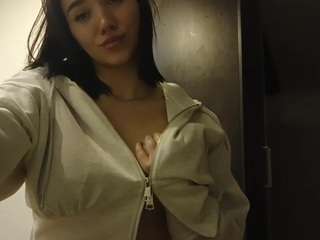 Live webcam model loretalouria on Soda Cams