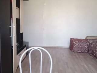 loretalouria live cam profile