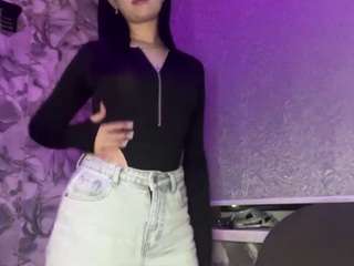 mandabackman's CamSoda show and profile