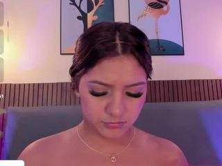 nicolleevanss live cam profile