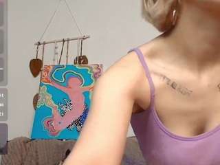 delay-lalea live webcam show