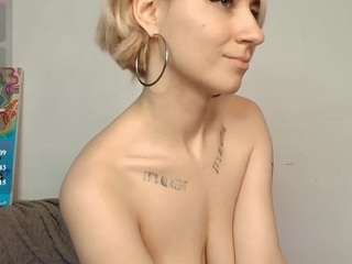 delay-lalea live webcam show