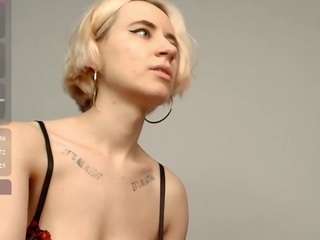 delay-lalea live webcam show