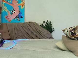 delay-lalea live webcam show