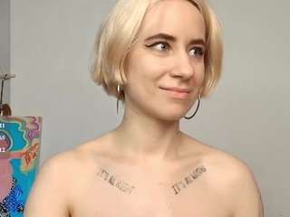 delay-lalea live webcam show