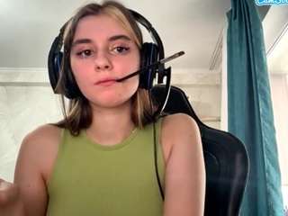 Live webcam model kelsienoggle on Soda Cams