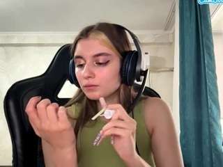 Live webcam model kelsienoggle on Soda Cams