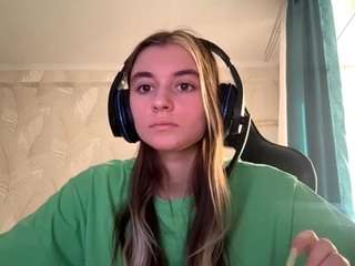 Live webcam model kelsienoggle on Soda Cams