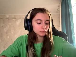 Live webcam model kelsienoggle on Soda Cams