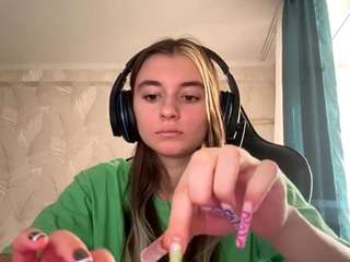 Live webcam model kelsienoggle on Soda Cams