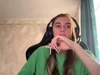 Live webcam model kelsienoggle on Soda Cams