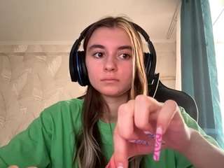 Live webcam model kelsienoggle on Soda Cams