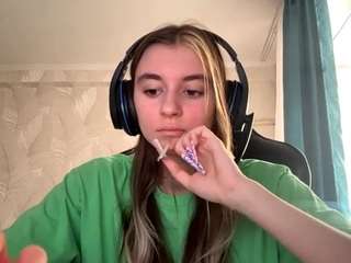 Live webcam model kelsienoggle on Soda Cams