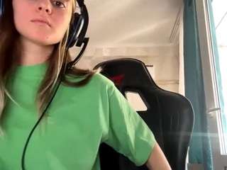 Live webcam model kelsienoggle on Soda Cams