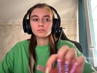 Live webcam model kelsienoggle on Soda Cams