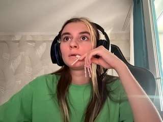 Live webcam model kelsienoggle on Soda Cams