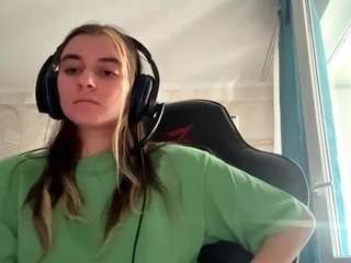 Live webcam model kelsienoggle on Soda Cams