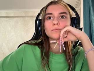 Live webcam model kelsienoggle on Soda Cams