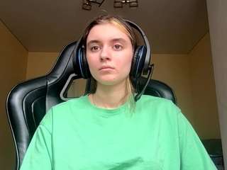 kelsienoggle's CamSoda show and profile