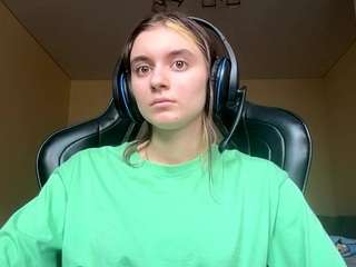 kelsienoggle's CamSoda show and profile