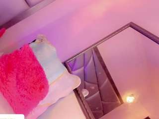 Model ini sedang live sekarang. fiery-sexyangel