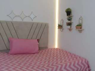 Live webcam model xoxo-melany on Soda Cams