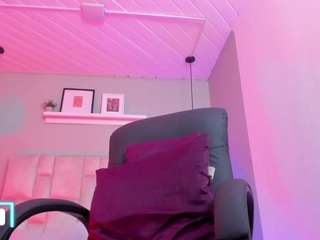 lucy-wiilliams Live Webcam on CamSoda