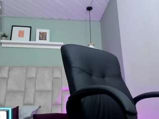 lucy-wiilliams's CamSoda show and profile