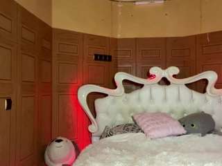 Live webcam model tanishamehdi on Soda Cams