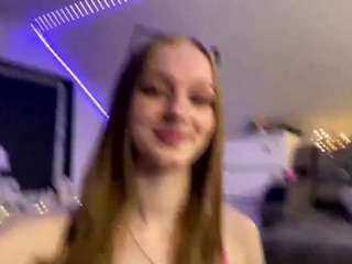 Annie live cam — anal, shaved pussy, ass