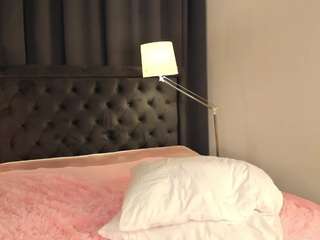 ellafex's CamSoda show and profile