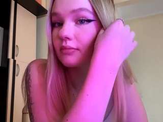 Live webcam model kristaprehn on Soda Cams