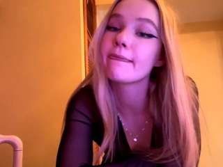 Live webcam model kristaprehn on Soda Cams