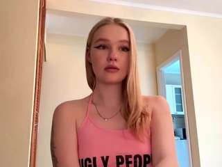 Live webcam model kristaprehn on Soda Cams