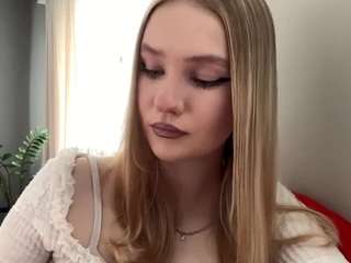 le modèle kristaprehn est en webcam porno dans un show sur le site camsoda, il possède les tags suivants: ass bouncing,solo,natural,nipple piercings,no drinking,no smoking,orgasm,pov,sex toys,sexy,skinny,solo show,massage,spank,squirter,strip,striptease,tattoos,tease,teen (18+)