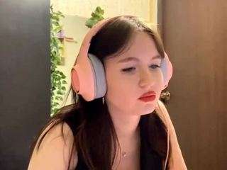 le modèle kristaprehn est en webcam porno dans un show sur le site camsoda, il possède les tags suivants: ass bouncing,solo,natural,nipple piercings,no drinking,no smoking,orgasm,pov,sex toys,sexy,skinny,solo show,massage,spank,squirter,strip,striptease,tattoos,tease,teen (18+)