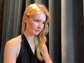 Kristie live webcam show