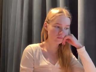 Kristie live webcam show