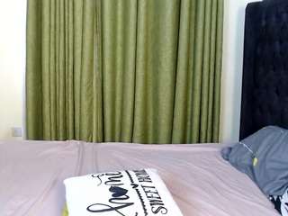 le modèle naughtyglow est en webcam porno dans un show sur le site camsoda, il possède les tags suivants: anal,anal toys,black hair,brown eyes,deepthroat,dildo or vibrator,drinking,facial piercings,fingering,strapon,tattoos,tiny tits,curvy,hd