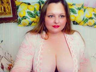 Live cam show with QueenMargo18