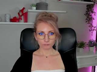 cinderellamoon's CamSoda show and profile