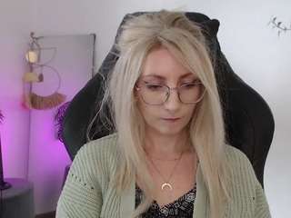 CinderellaMoon live cam preview
