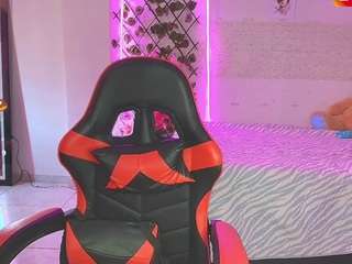 elara-green19 Live Webcam on CamSoda