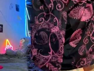 Live webcam model ilapolkinghorn on Soda Cams