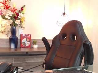 Live webcam model miakarsson on Soda Cams