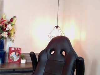 Live webcam model miakarsson on Soda Cams