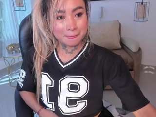 mystic-nova's CamSoda show and profile